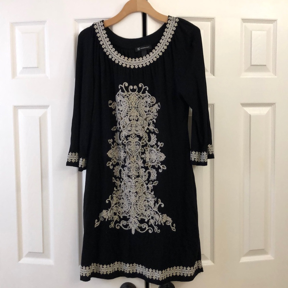 Embroidered dress with long sleeve